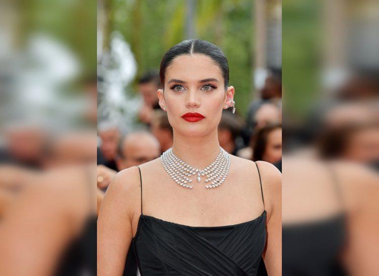 A Glimpse of Glamour: Jaw-Dropping Celebrity Jewelry